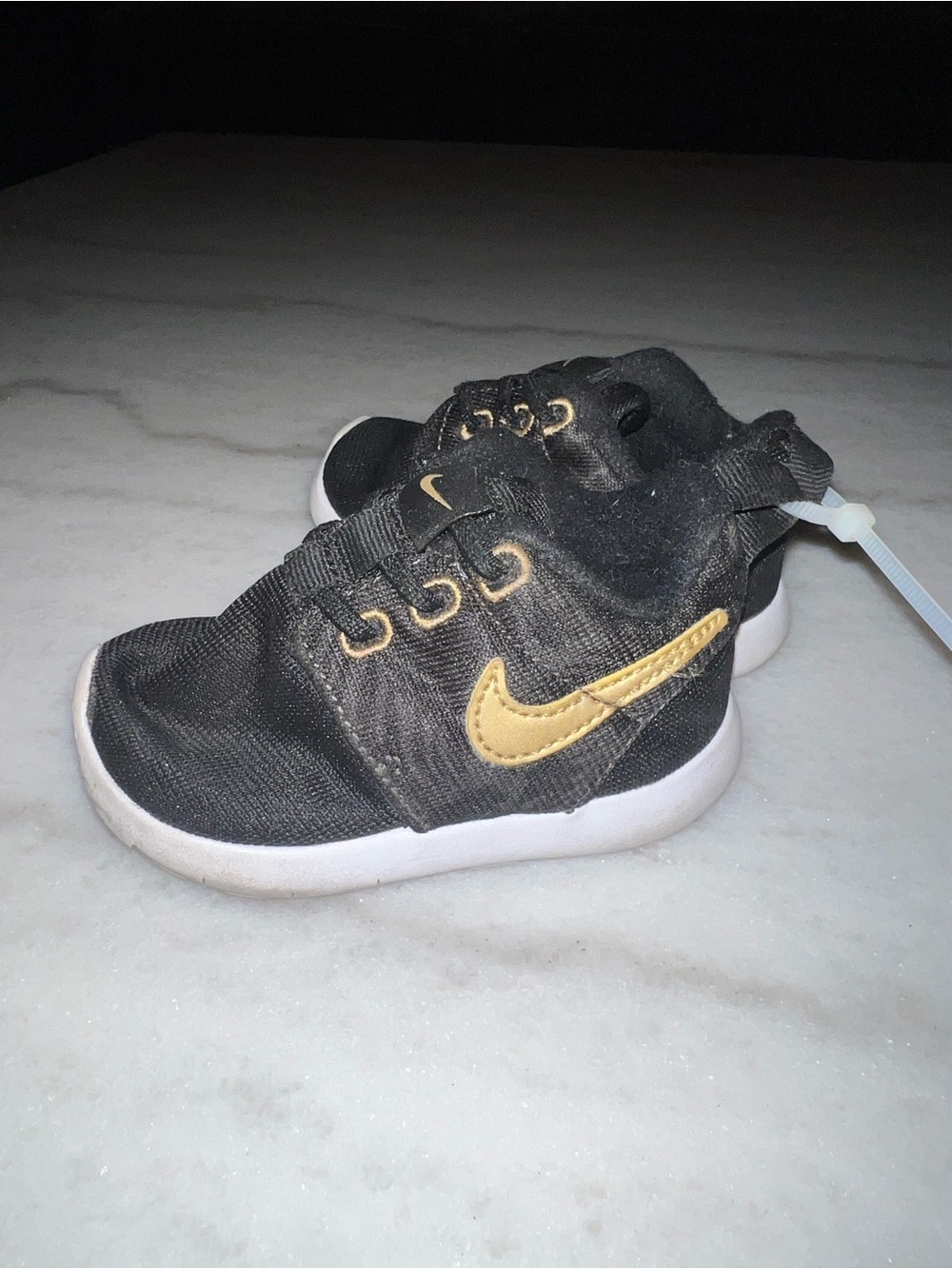 Nike Kids' Black and Gold Lightweight Sneakers
